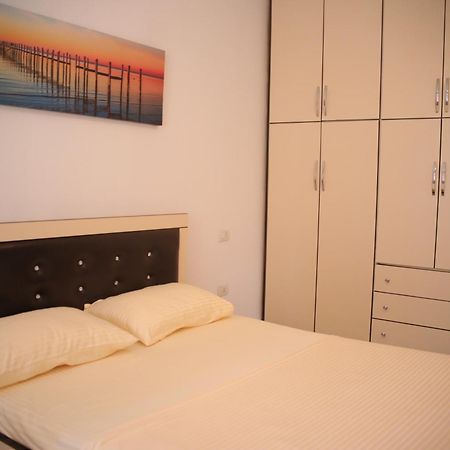 Pleasant Apartment With Free Dedicated Parking In Komuna E Parisit 地拉那 外观 照片