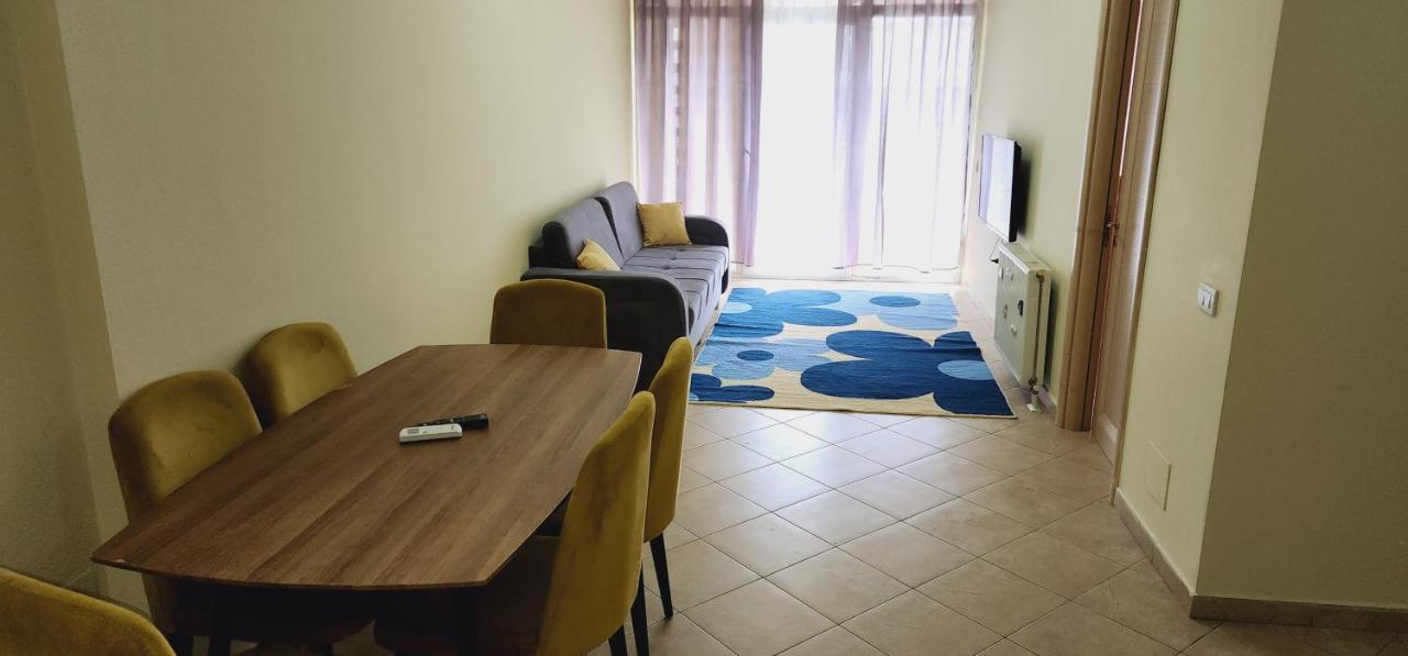 Pleasant Apartment With Free Dedicated Parking In Komuna E Parisit 地拉那 外观 照片