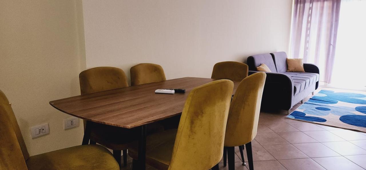 Pleasant Apartment With Free Dedicated Parking In Komuna E Parisit 地拉那 外观 照片