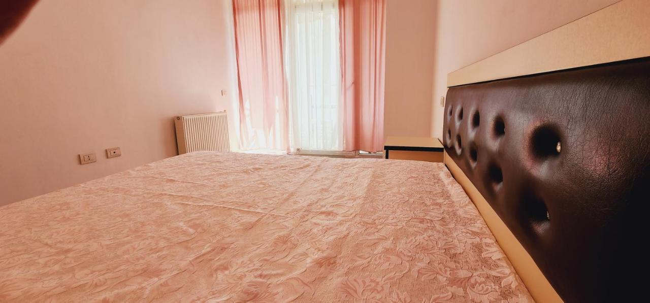 Pleasant Apartment With Free Dedicated Parking In Komuna E Parisit 地拉那 外观 照片