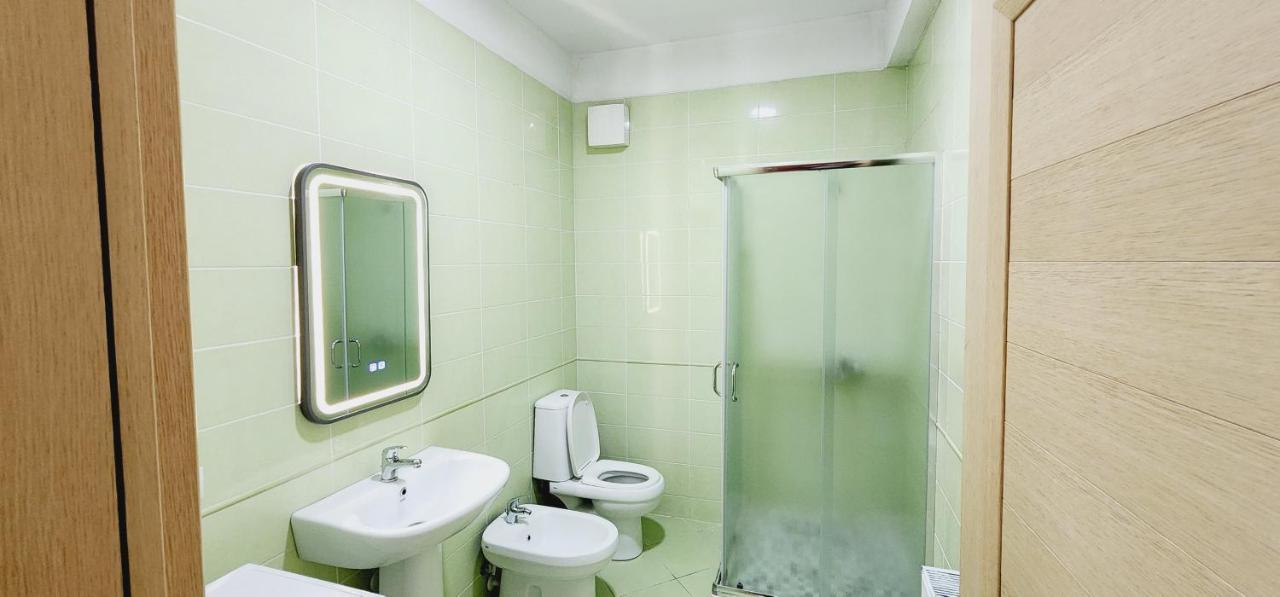 Pleasant Apartment With Free Dedicated Parking In Komuna E Parisit 地拉那 外观 照片