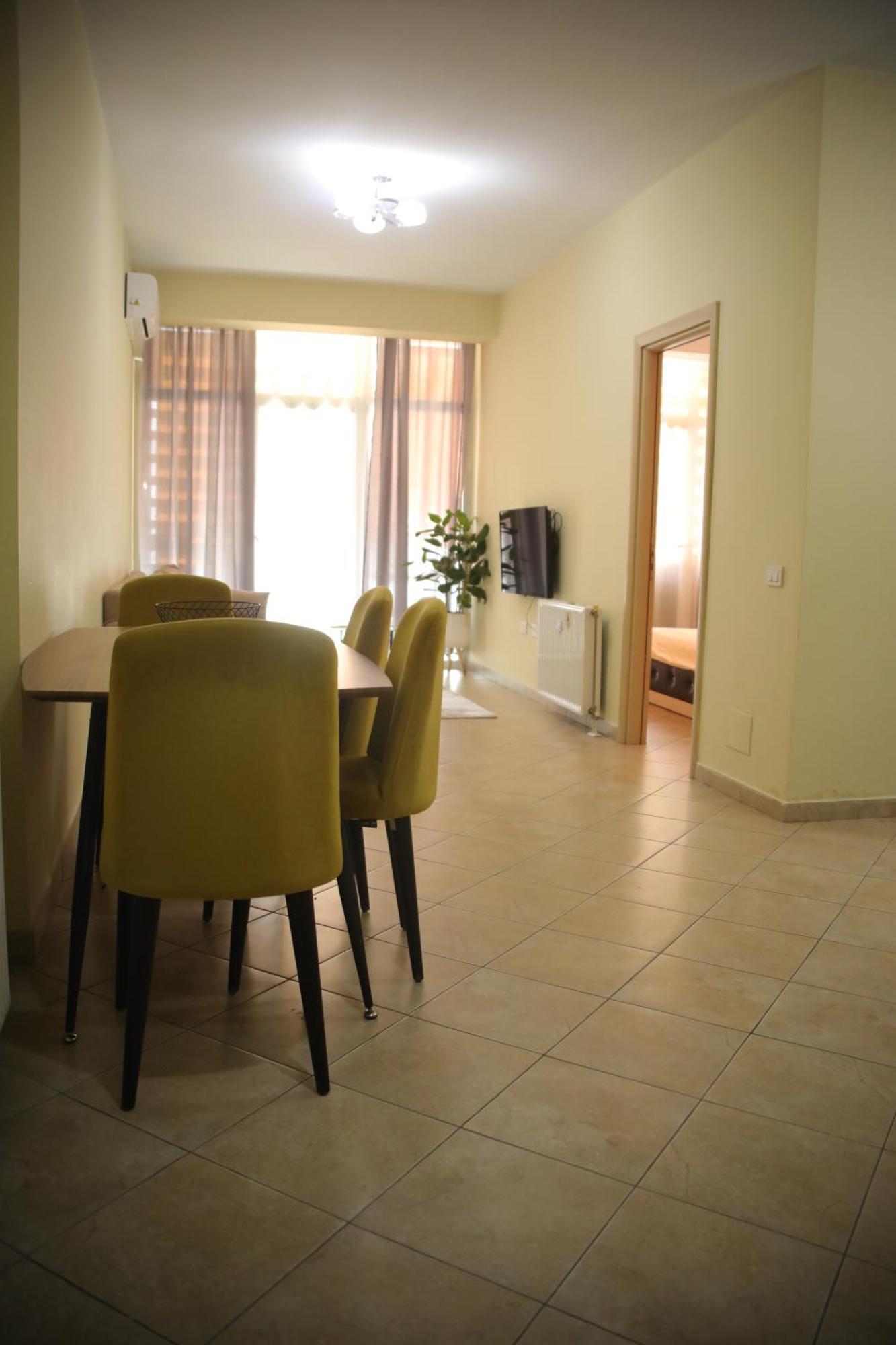 Pleasant Apartment With Free Dedicated Parking In Komuna E Parisit 地拉那 外观 照片