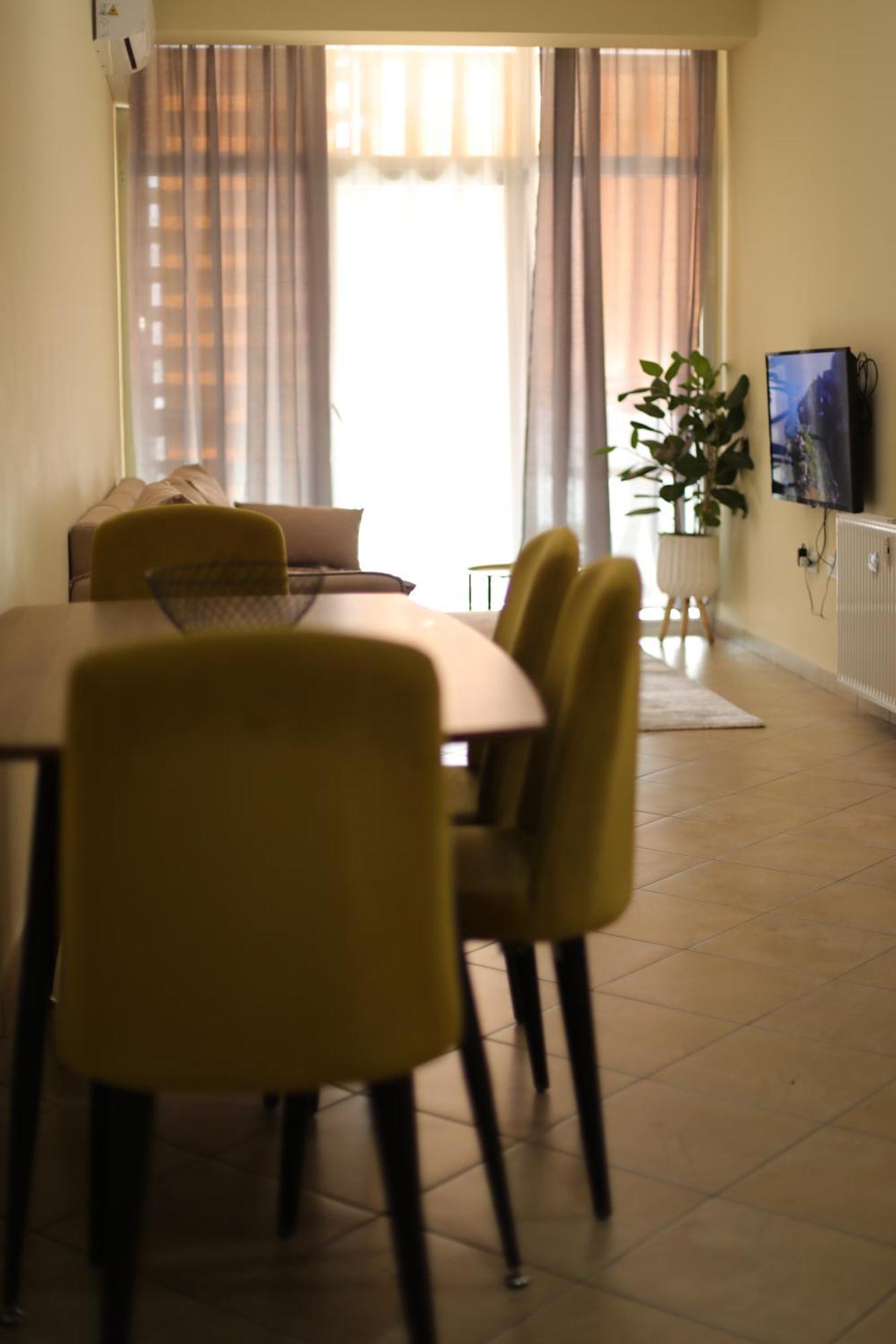 Pleasant Apartment With Free Dedicated Parking In Komuna E Parisit 地拉那 外观 照片