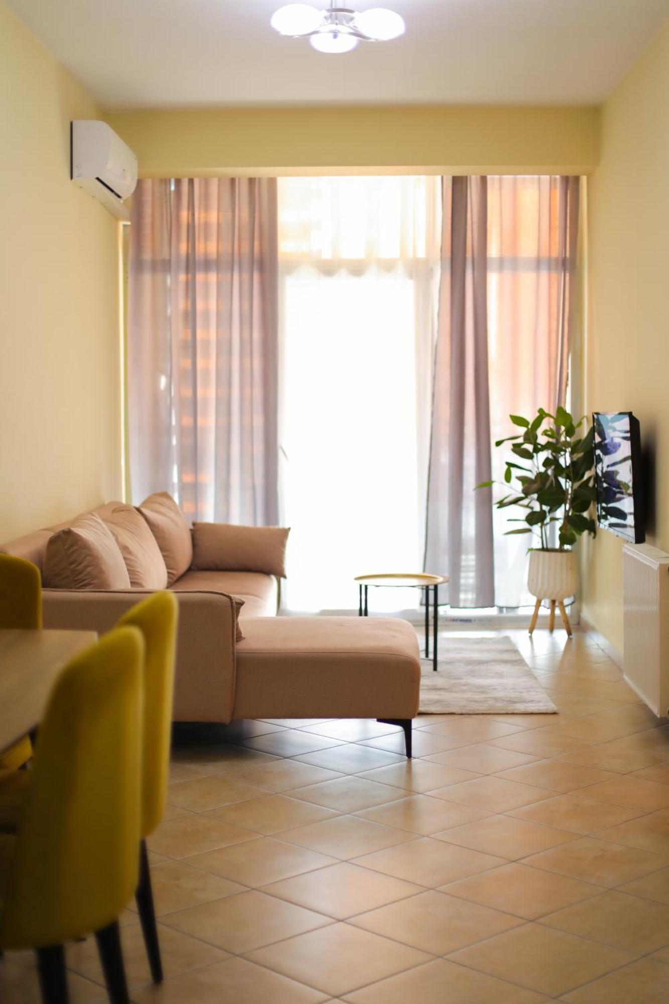 Pleasant Apartment With Free Dedicated Parking In Komuna E Parisit 地拉那 外观 照片