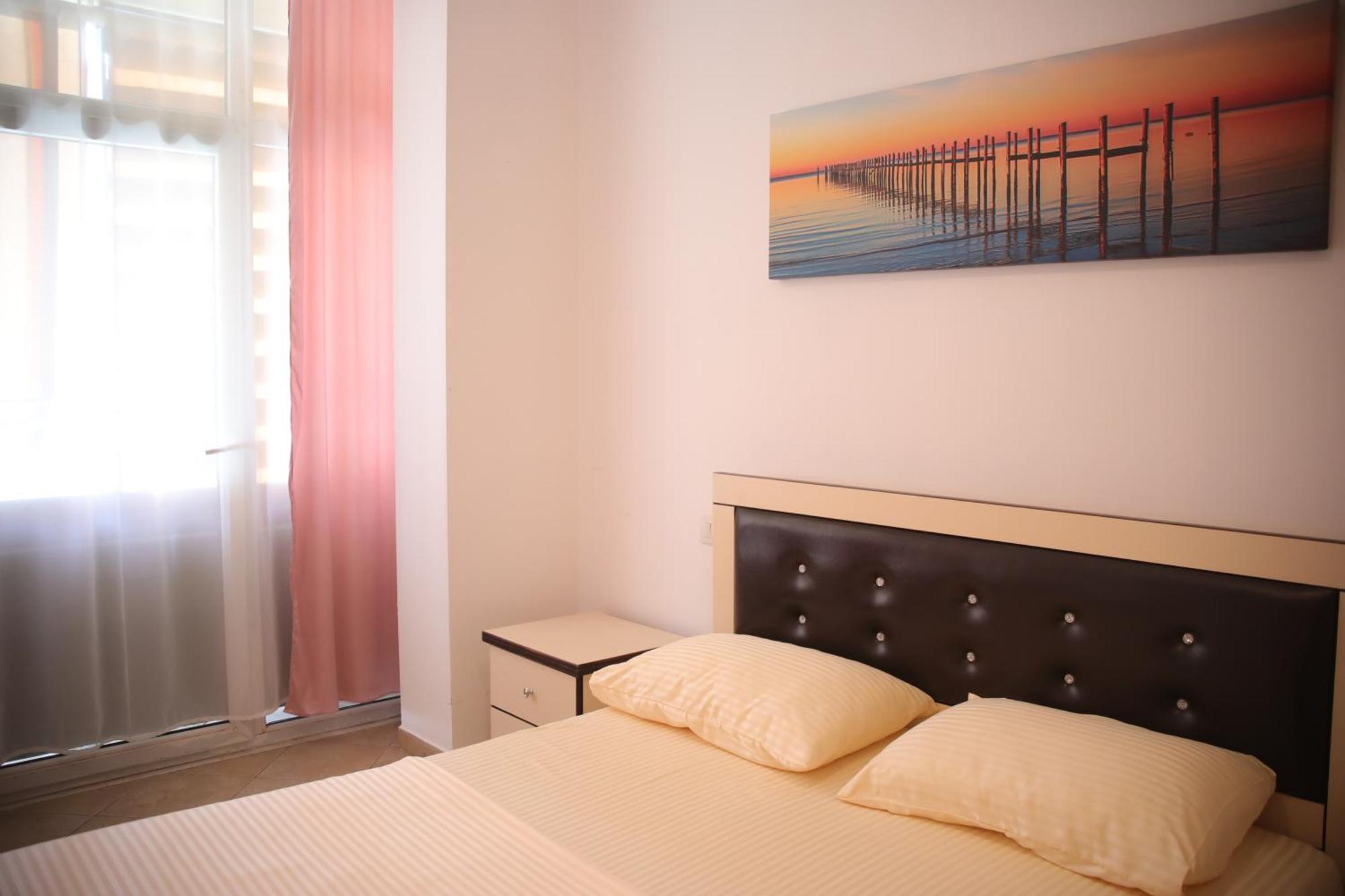 Pleasant Apartment With Free Dedicated Parking In Komuna E Parisit 地拉那 外观 照片